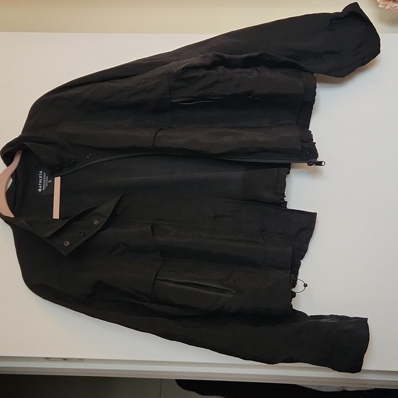 Athleta Jackets & Blazers - Athleta cropped Nylon Jacket